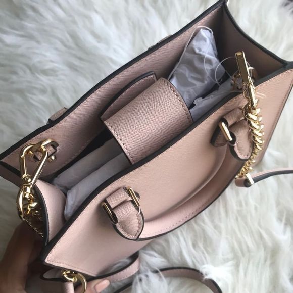 Michael Kors Bridgette Saffiano Leather Messenger - Picture 4 of 6